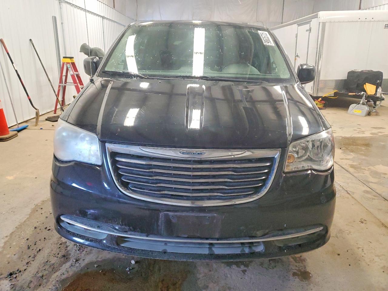 2012 CHRYSLER TOWN & COUNTRY TOURING photo 5