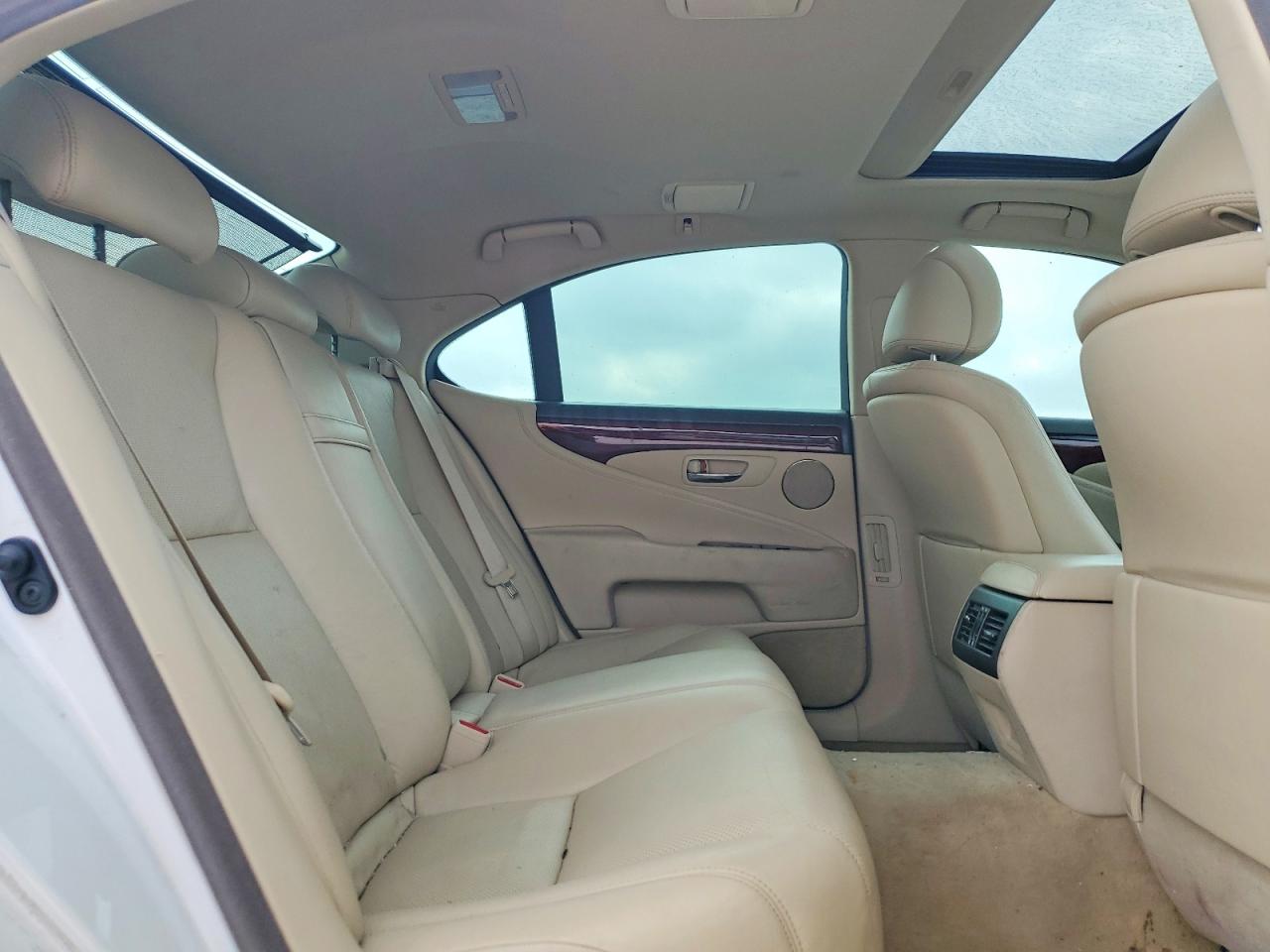 2012 LEXUS LS 460 photo 10