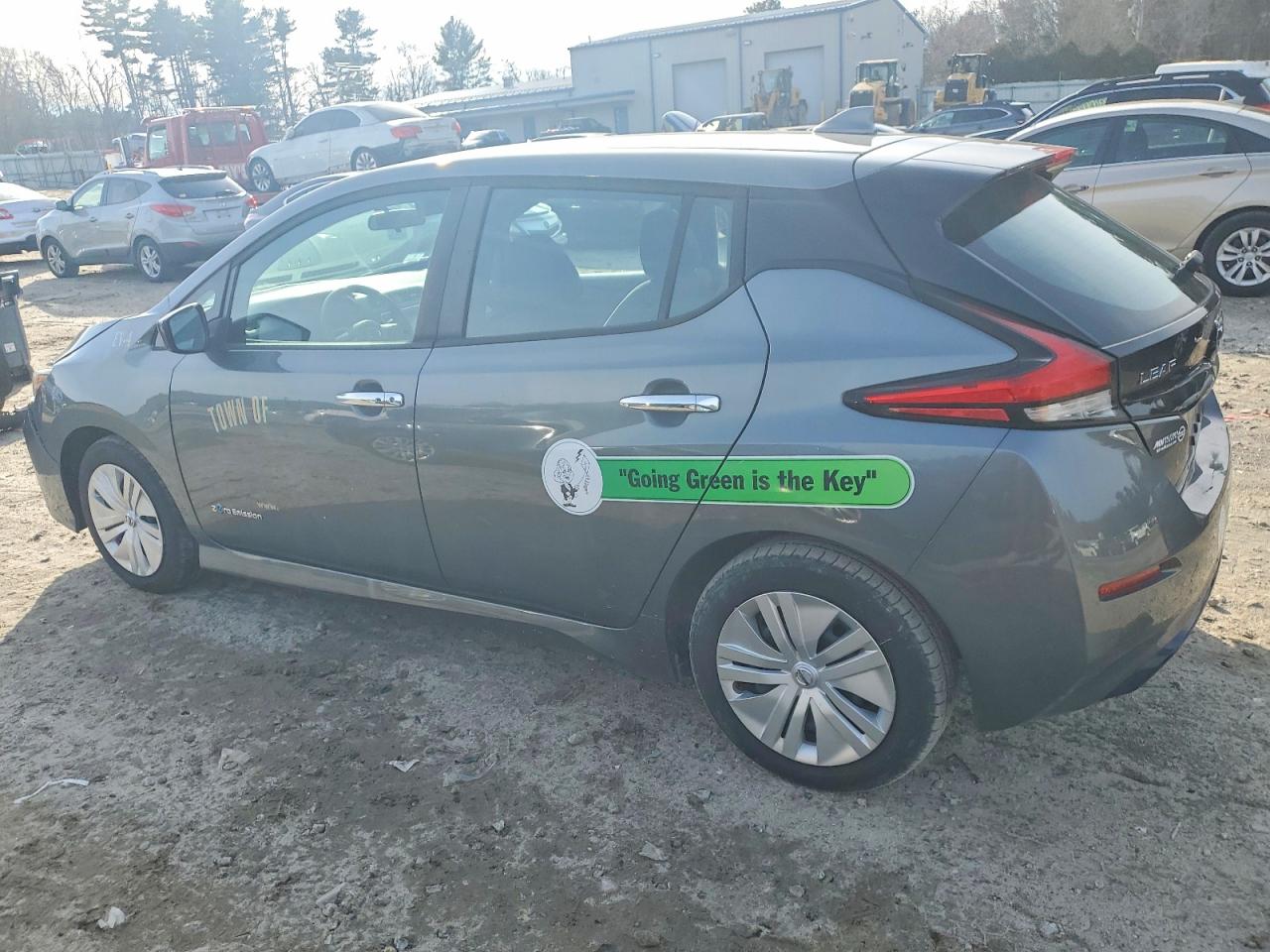 2019 NISSAN LEAF S photo 2