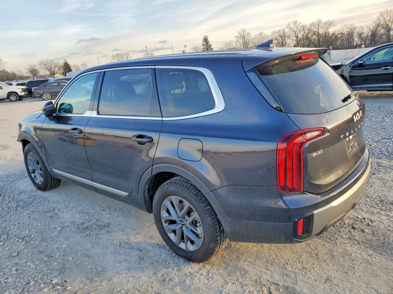 2025 KIA TELLURIDE LX photo 2