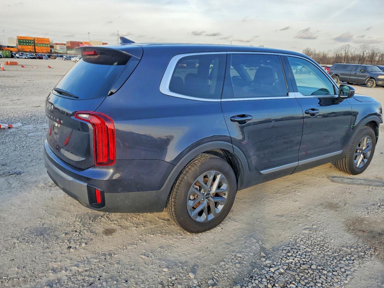 2025 KIA TELLURIDE LX photo 3