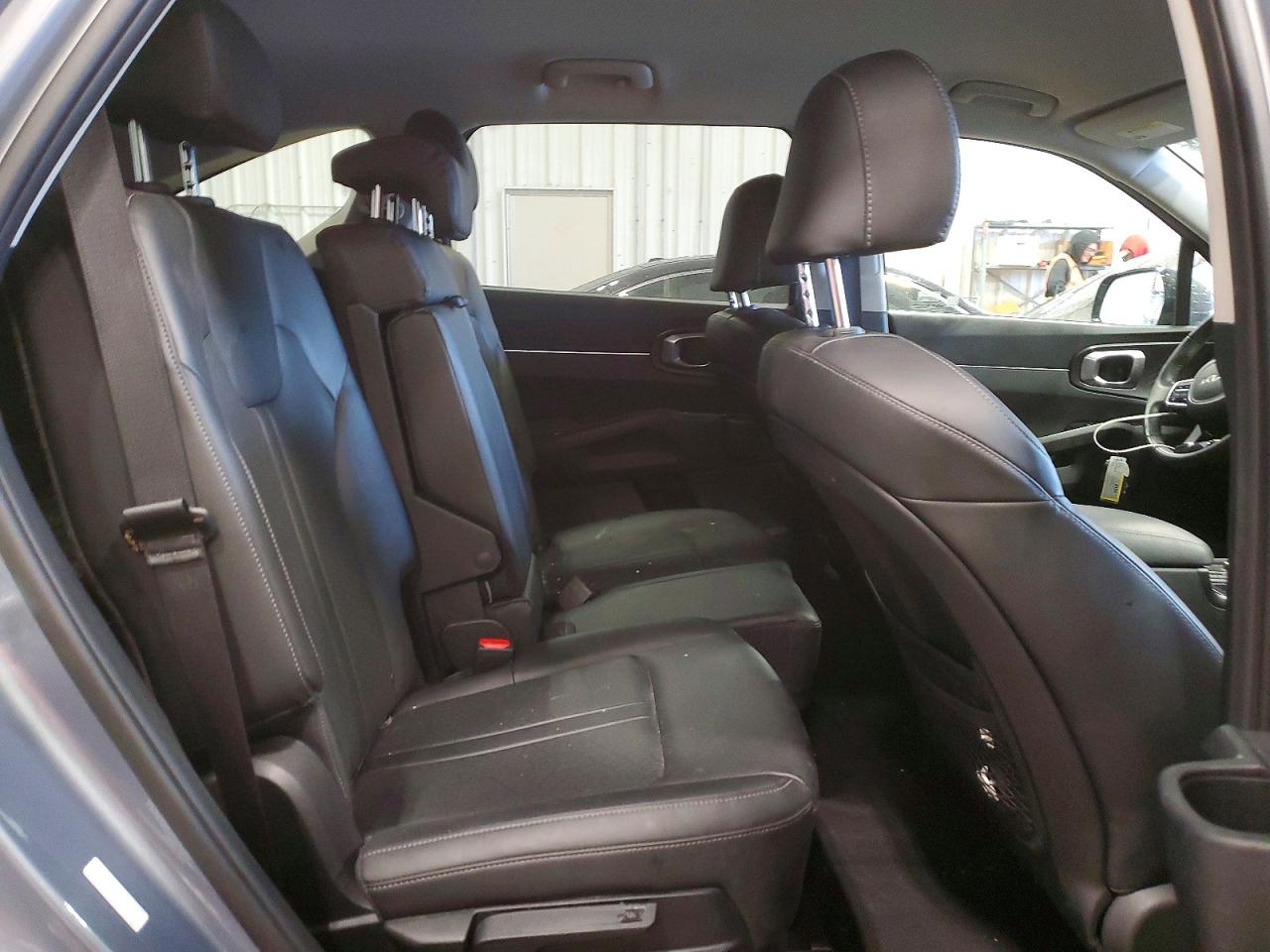 2022 KIA SORENTO S photo 21