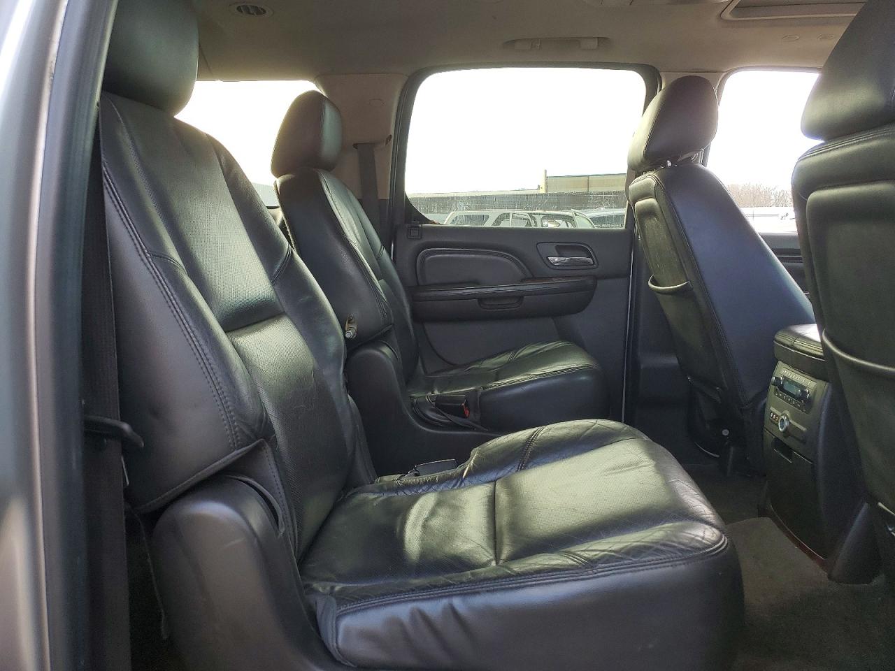 2012 CADILLAC ESCALADE ESV LUXURY photo 11
