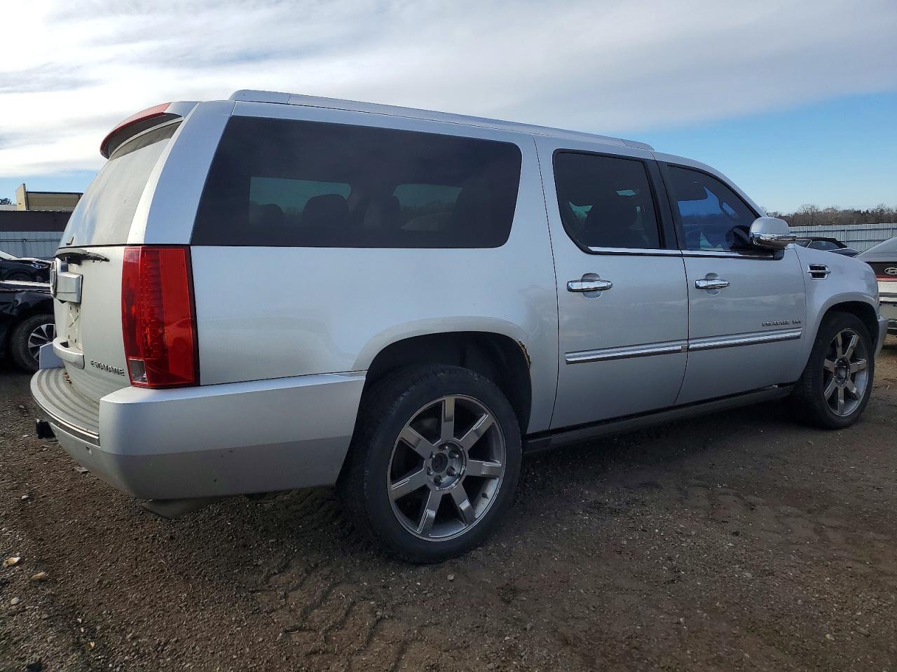 2012 CADILLAC ESCALADE ESV LUXURY photo 3