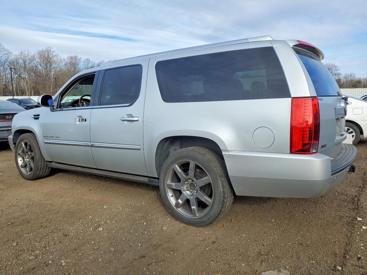 2012 CADILLAC ESCALADE ESV LUXURY photo 2