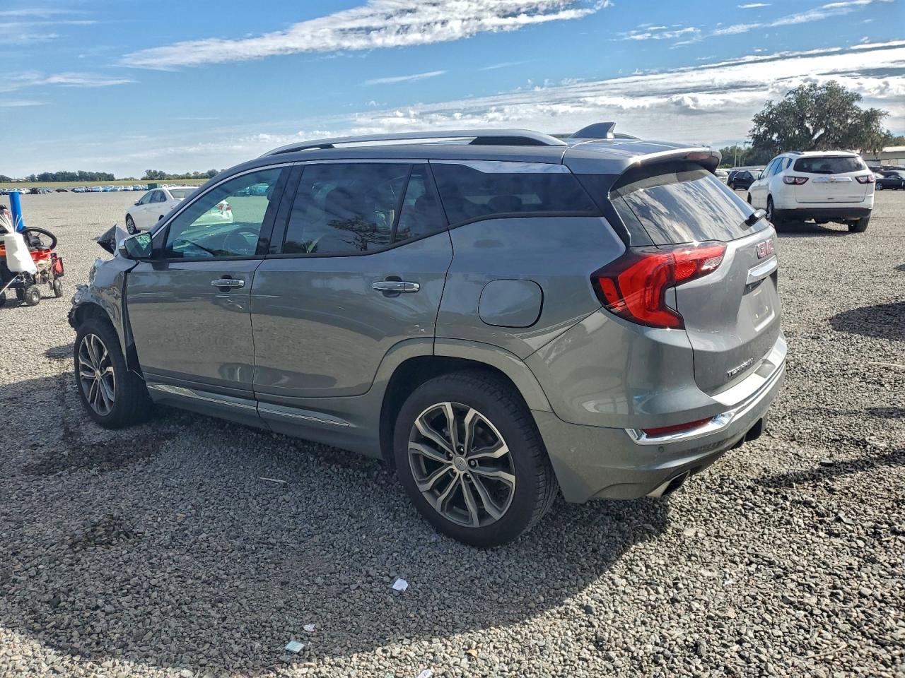 2020 GMC TERRAIN DENALI photo 2