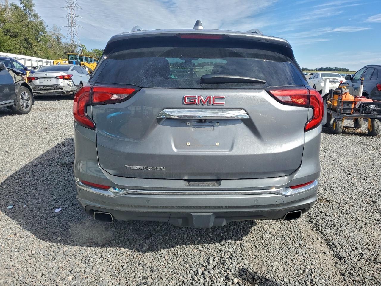 2020 GMC TERRAIN DENALI photo 6