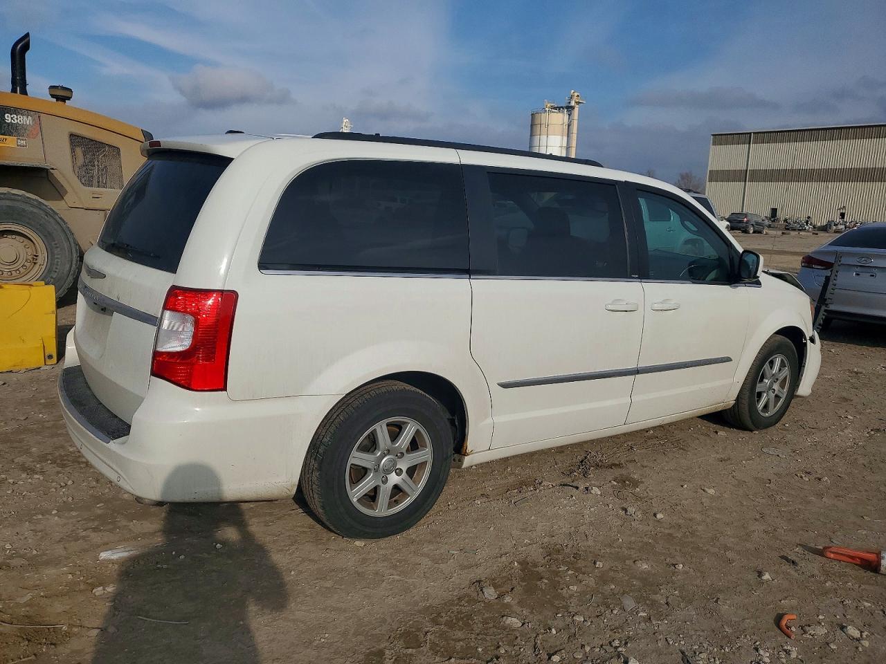 2012 CHRYSLER TOWN & COUNTRY TOURING photo 3