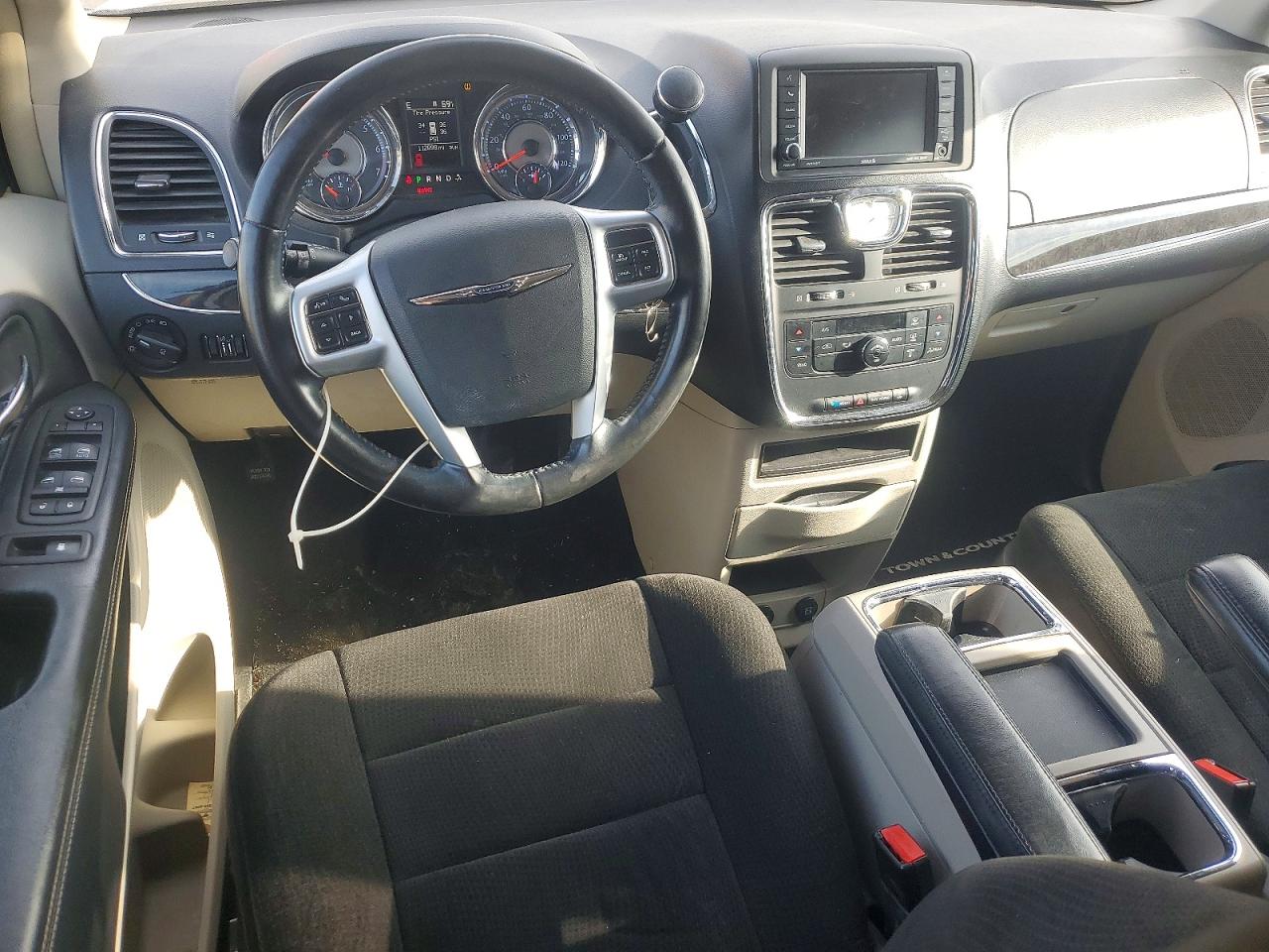 2012 CHRYSLER TOWN & COUNTRY TOURING photo 8