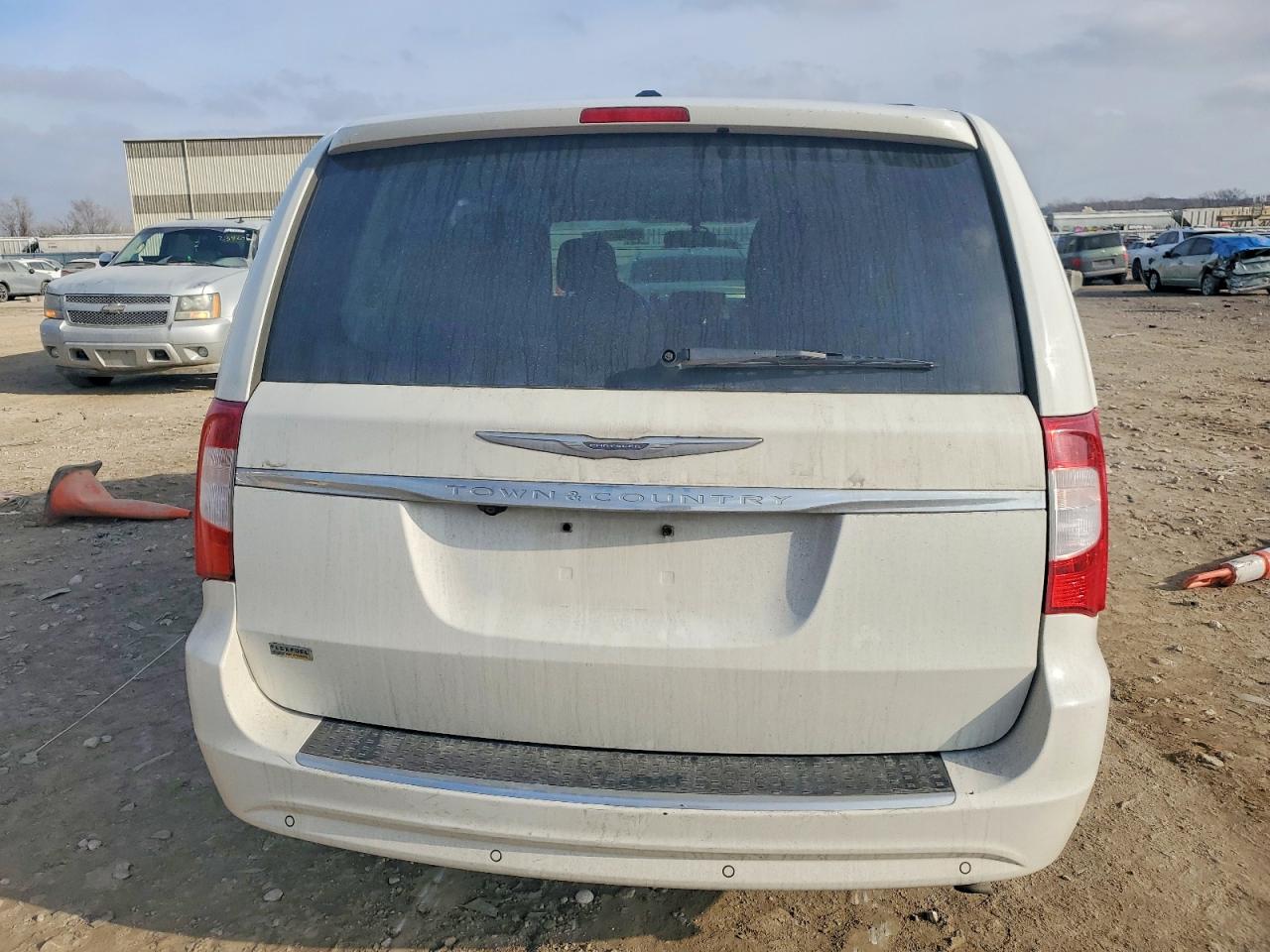 2012 CHRYSLER TOWN & COUNTRY TOURING photo 6