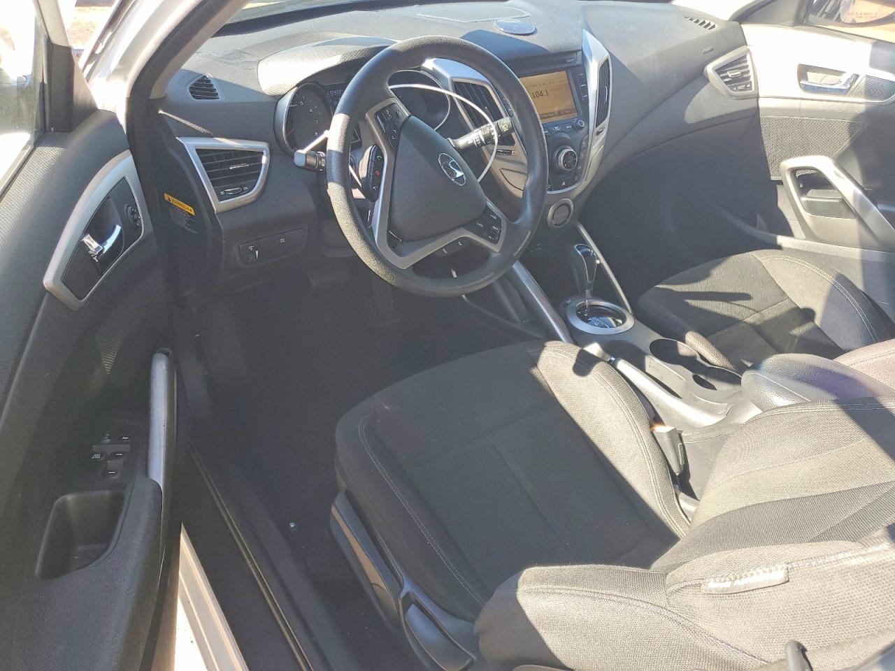 2015 HYUNDAI VELOSTER photo 8