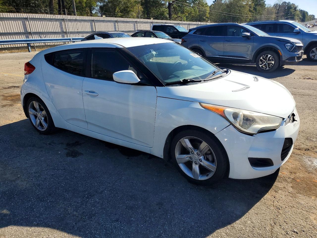 2015 HYUNDAI VELOSTER photo 4