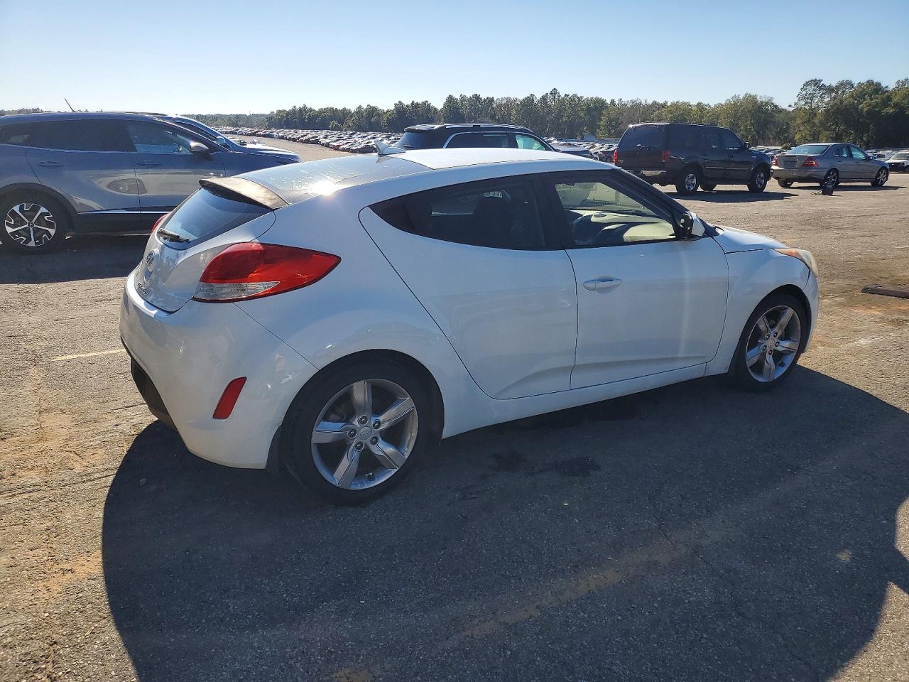 2015 HYUNDAI VELOSTER photo 3