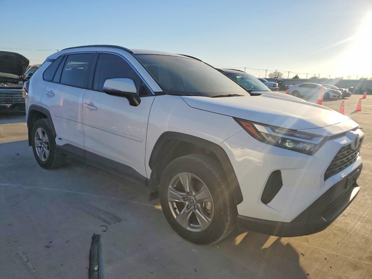 2024 TOYOTA RAV4 XLE photo 4