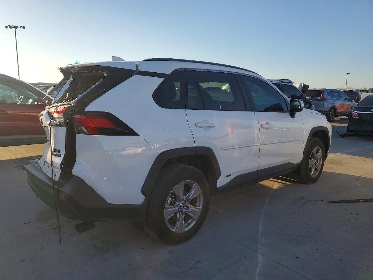 2024 TOYOTA RAV4 XLE photo 3