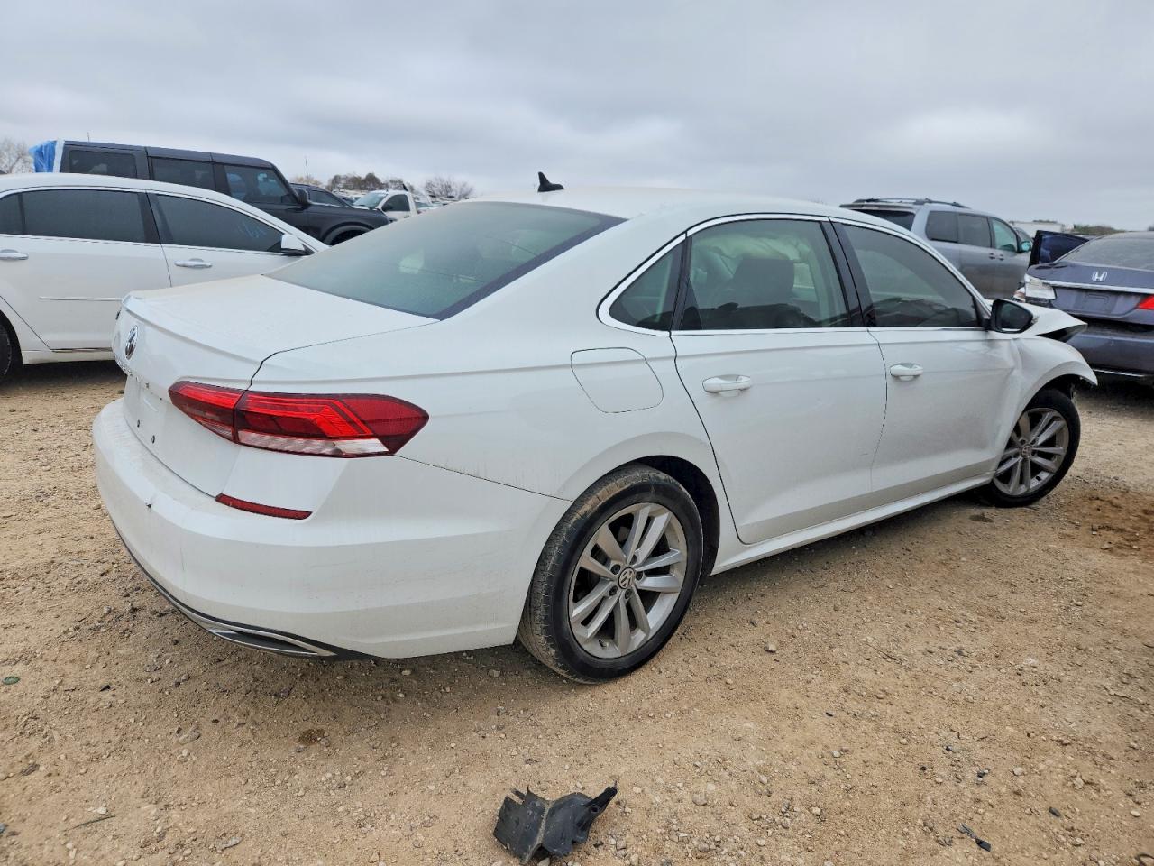 2020 VOLKSWAGEN PASSAT SE photo 3