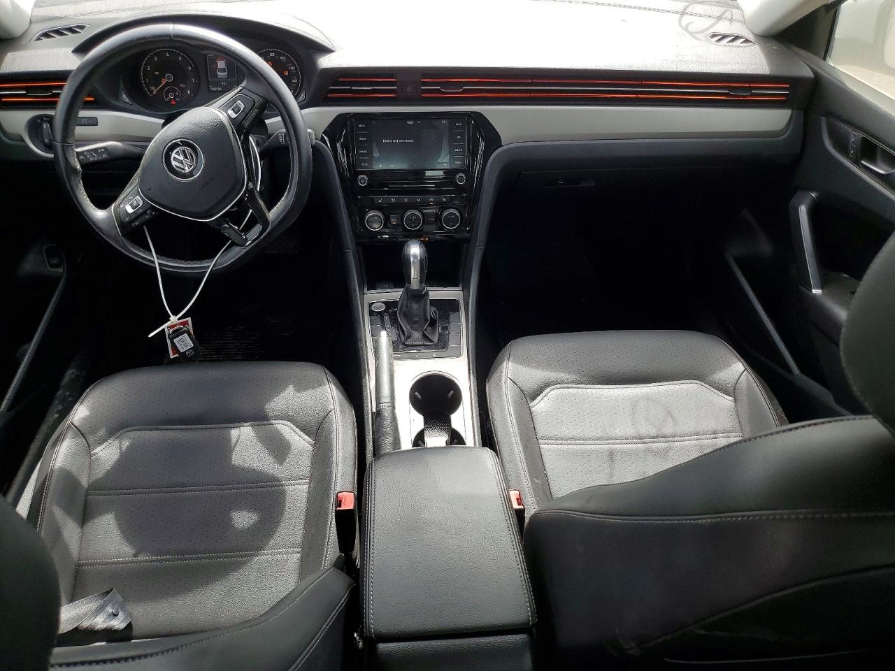 2020 VOLKSWAGEN PASSAT SE photo 8