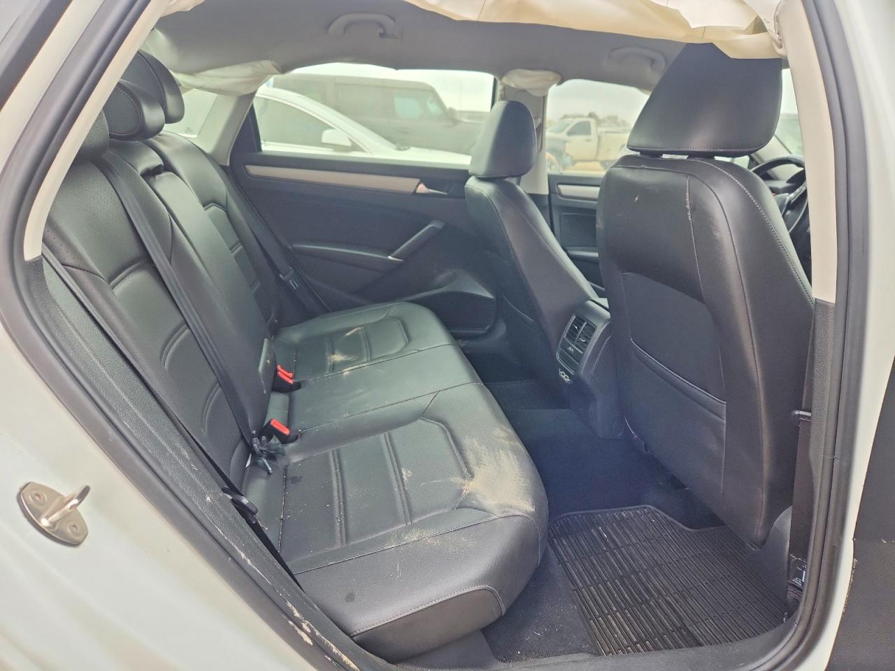 2020 VOLKSWAGEN PASSAT SE photo 10