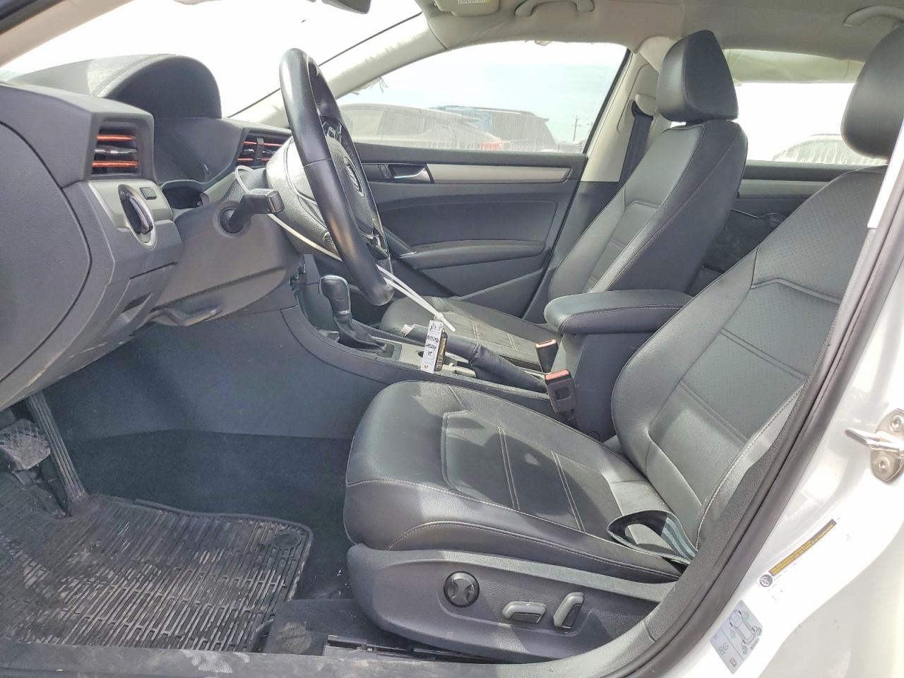 2020 VOLKSWAGEN PASSAT SE photo 7