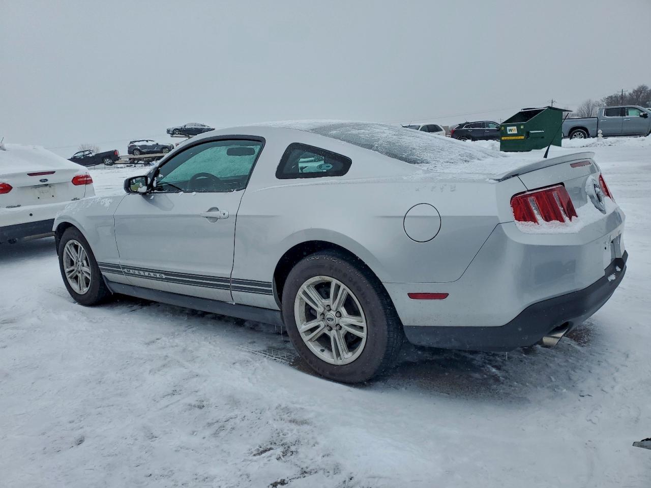2012 FORD MUSTANG photo 2