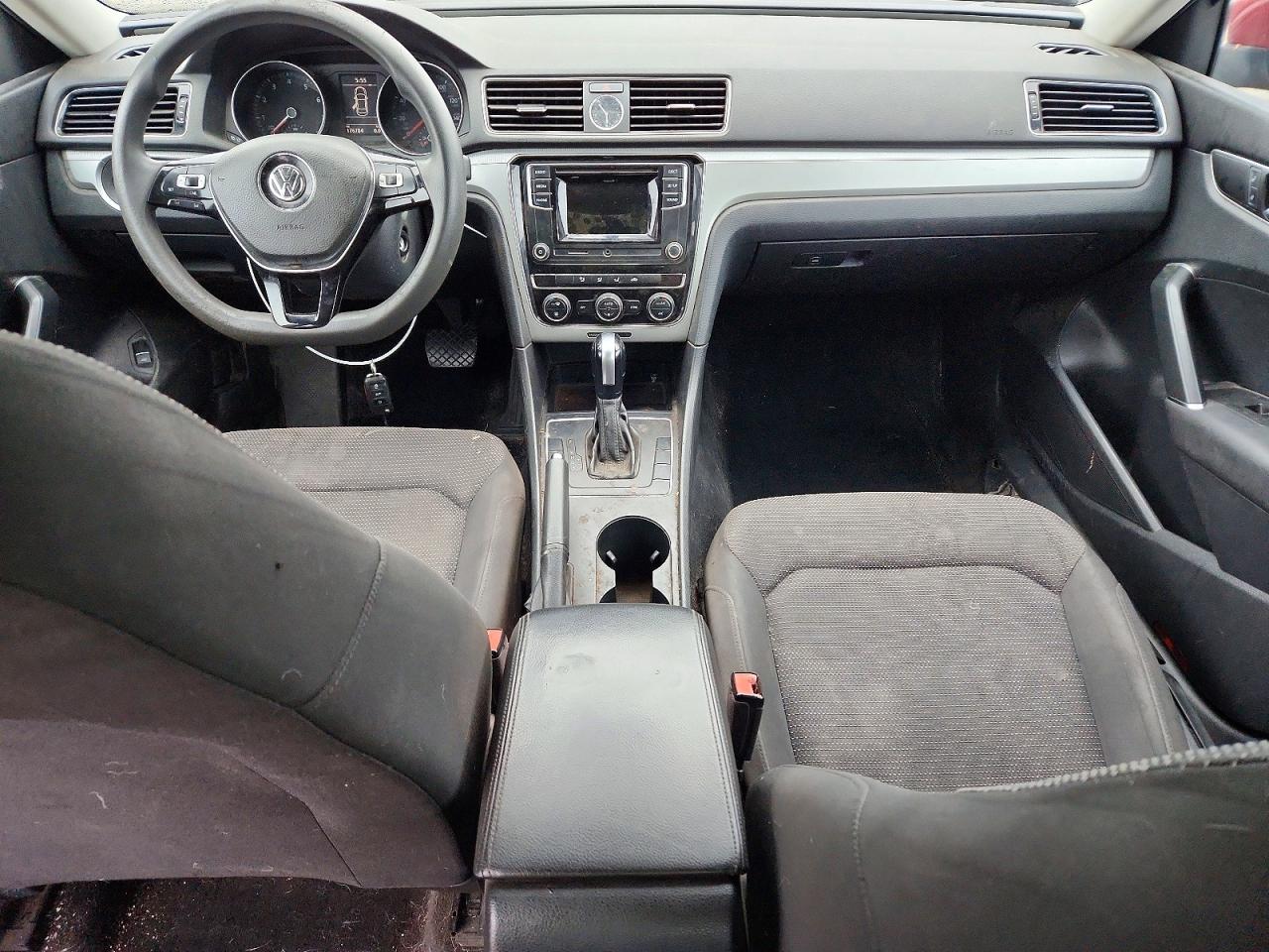 2017 VOLKSWAGEN PASSAT S photo 8