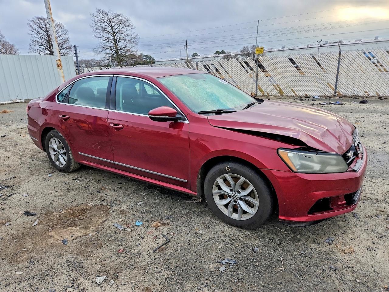 2017 VOLKSWAGEN PASSAT S photo 4