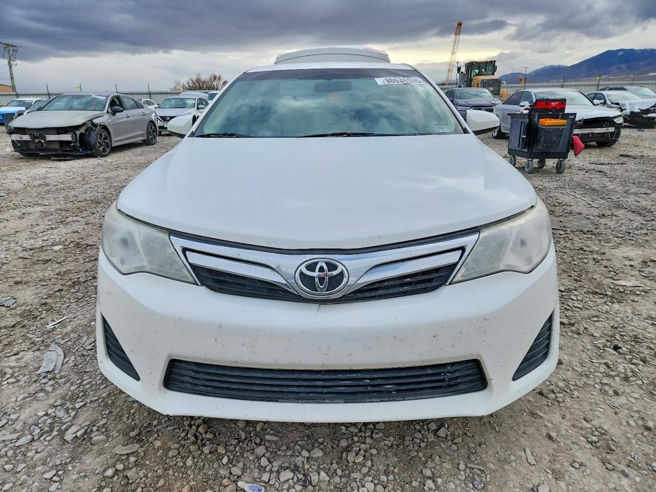 2014 TOYOTA CAMRY L photo 5