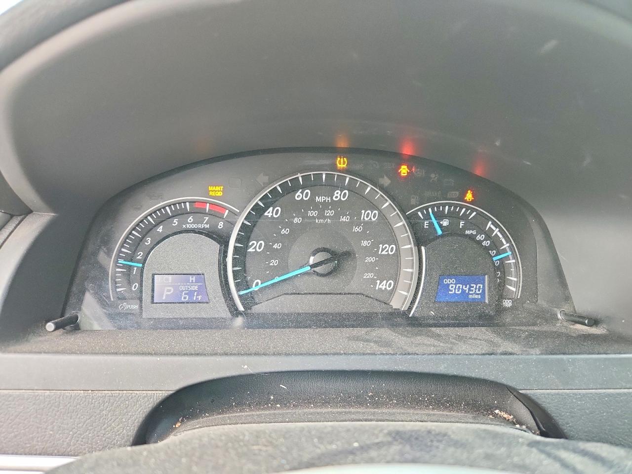 2014 TOYOTA CAMRY L photo 9