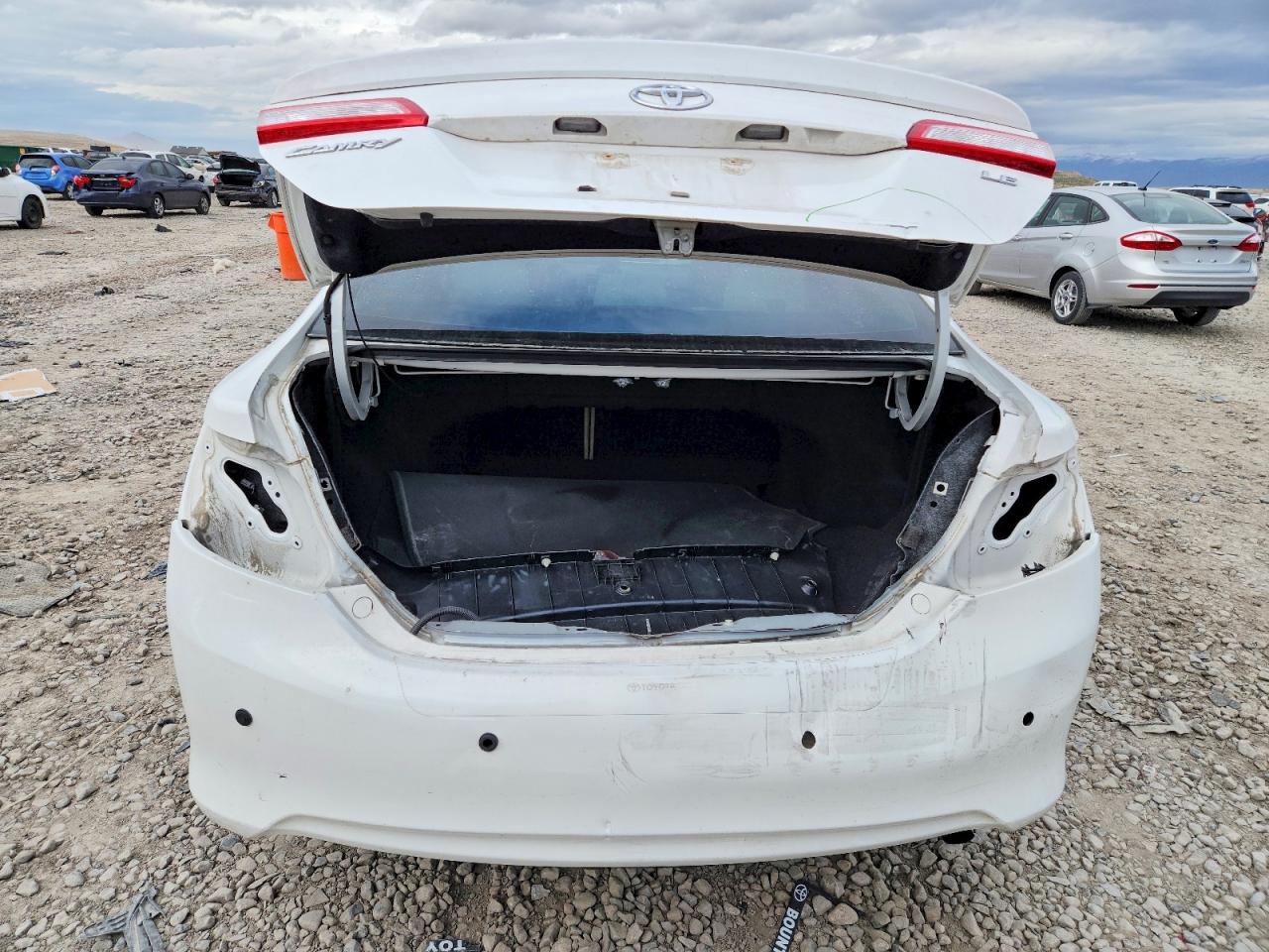 2014 TOYOTA CAMRY L photo 6