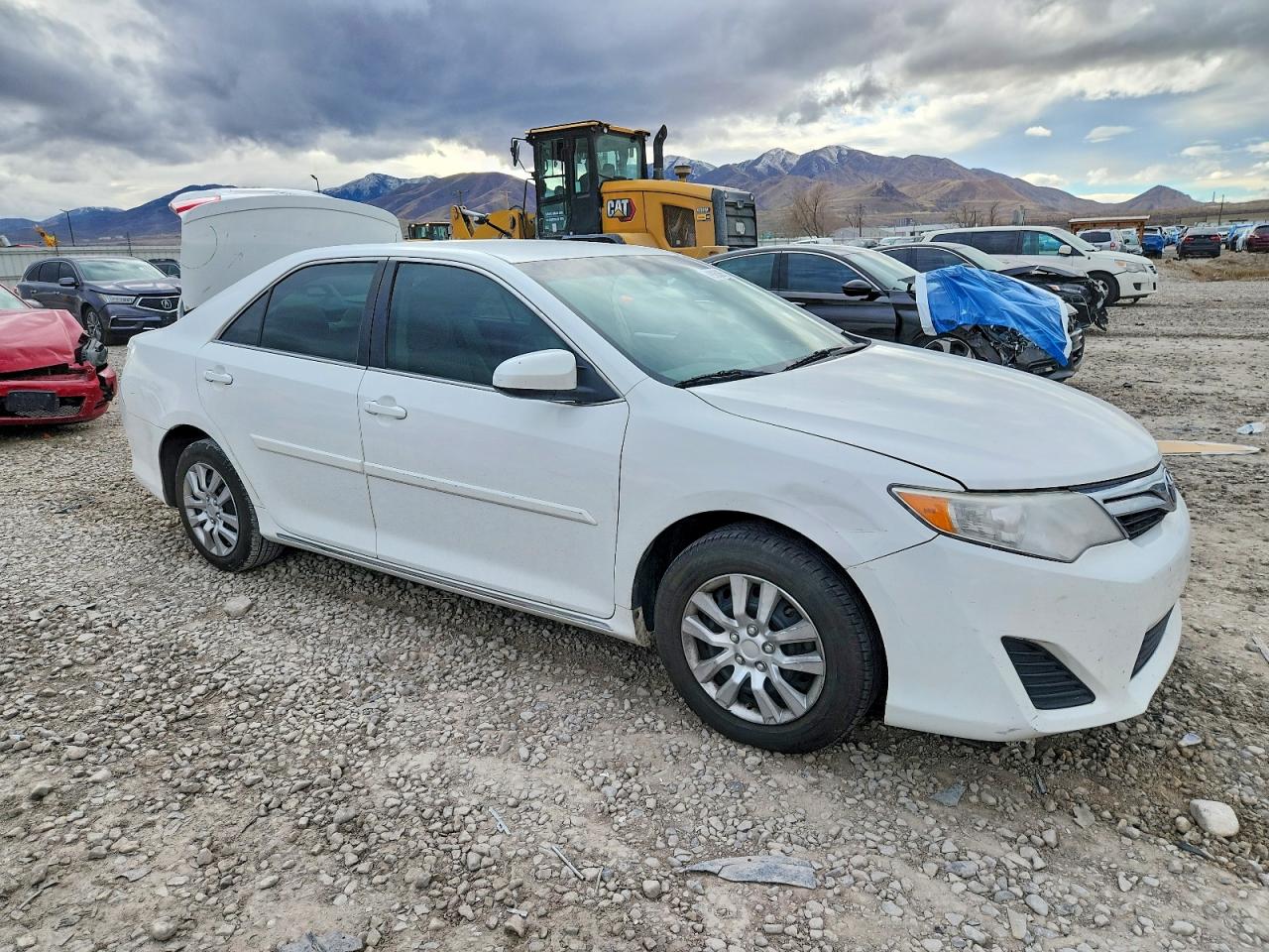 2014 TOYOTA CAMRY L photo 4