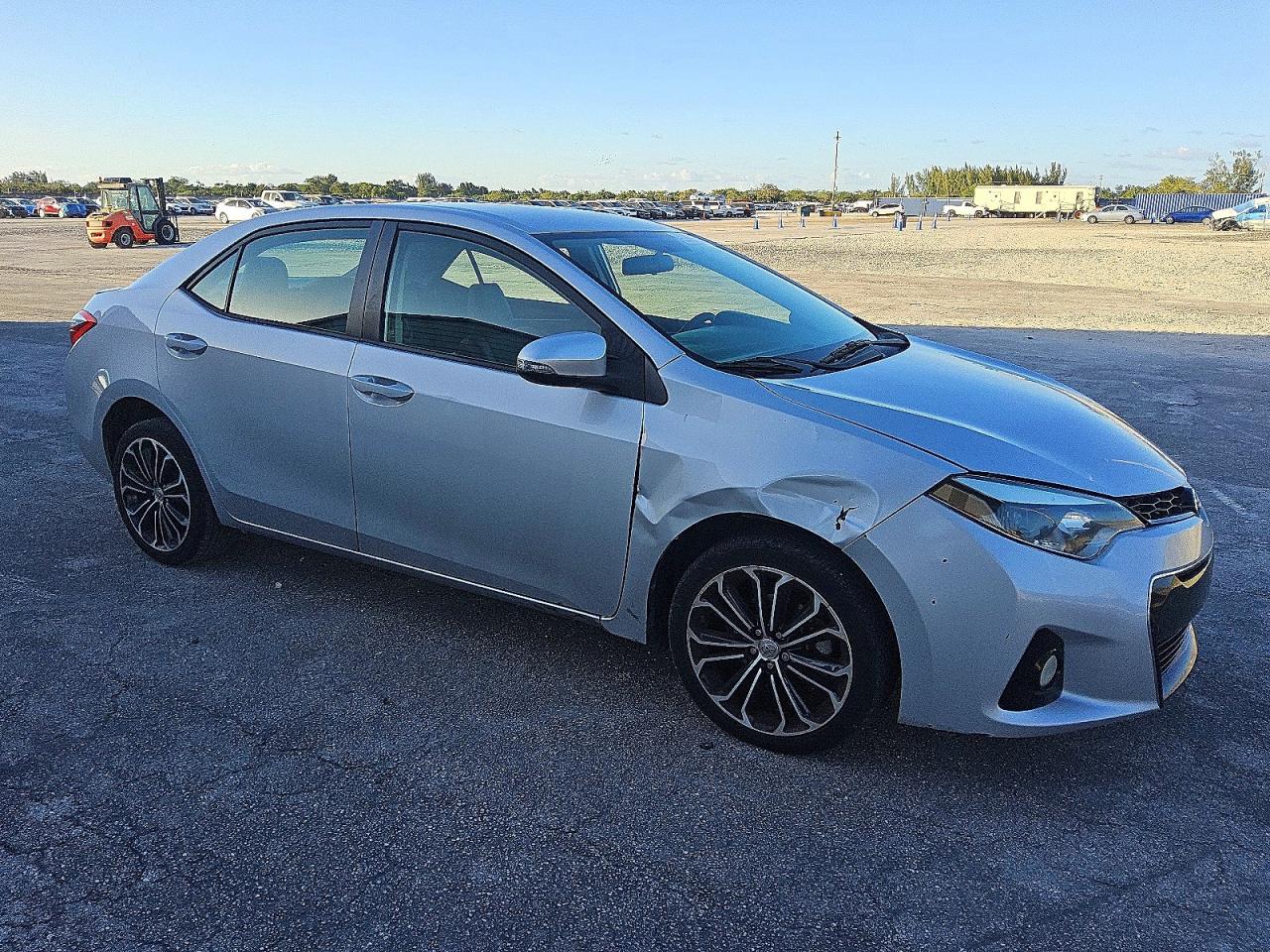 2016 TOYOTA COROLLA L photo 4