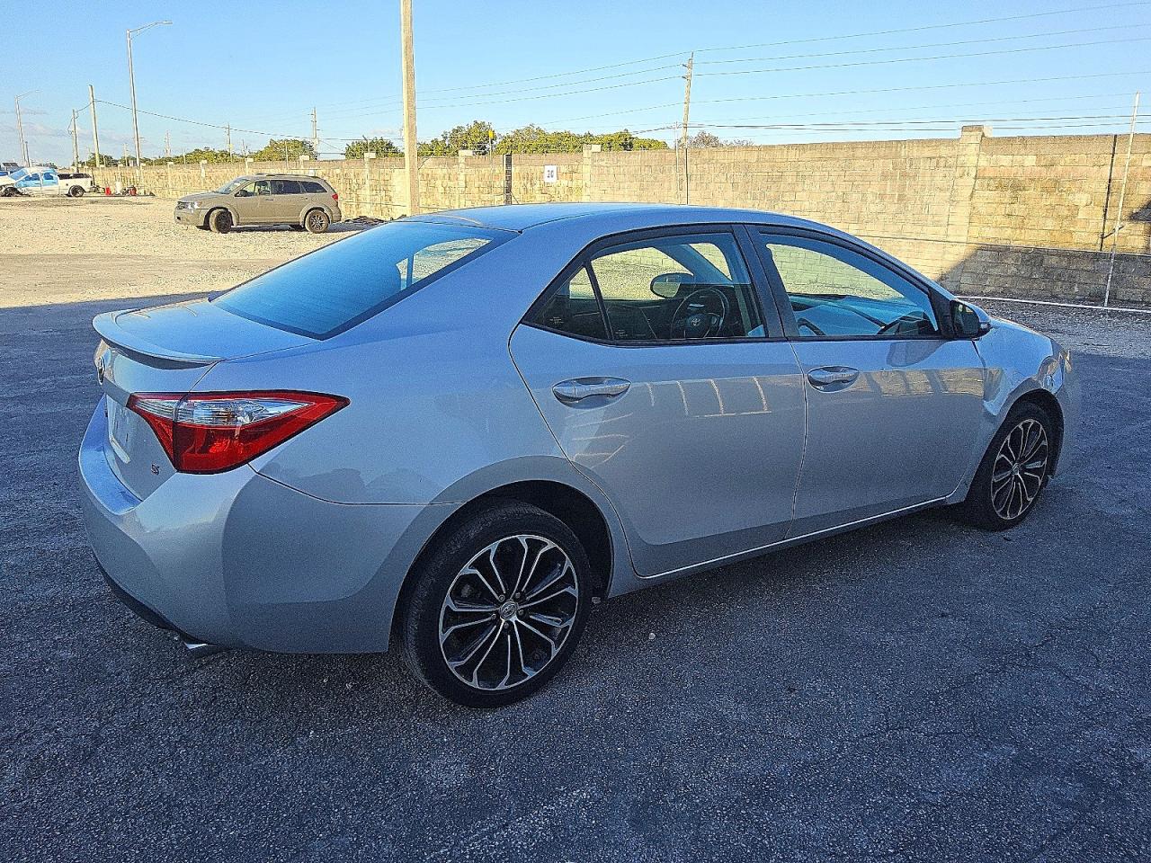 2016 TOYOTA COROLLA L photo 3
