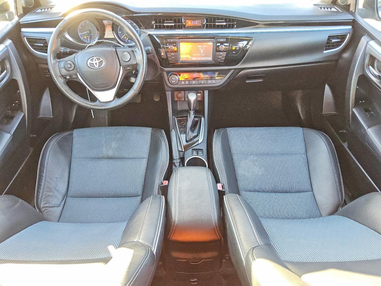2016 TOYOTA COROLLA L photo 8
