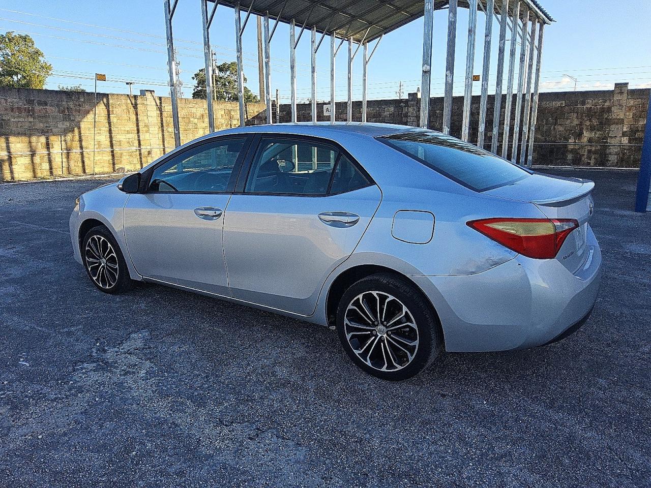 2016 TOYOTA COROLLA L photo 2