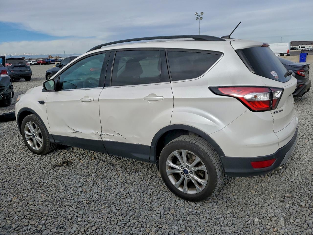 2017 FORD ESCAPE SE photo 2