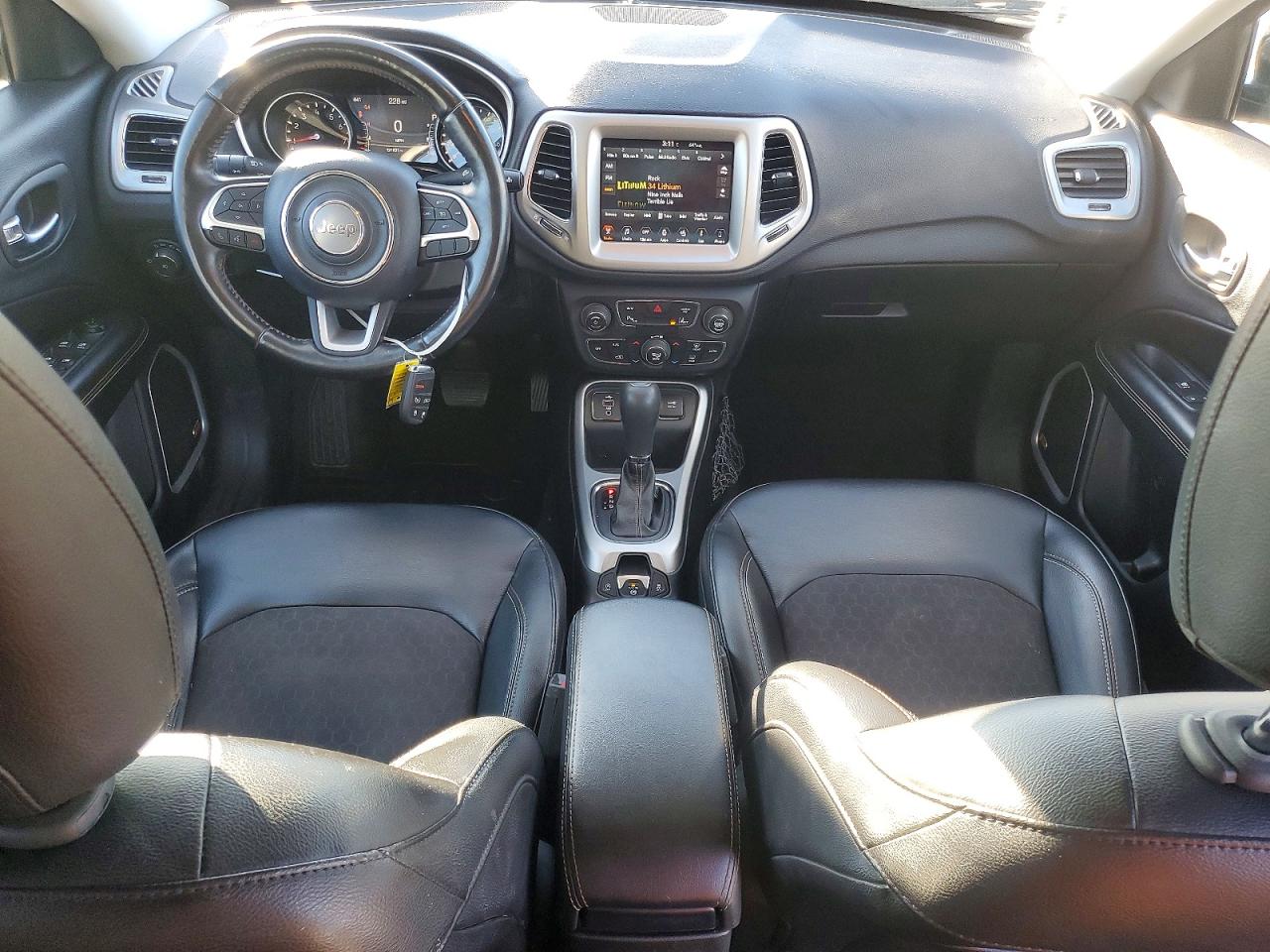 2017 JEEP COMPASS LATITUDE photo 8