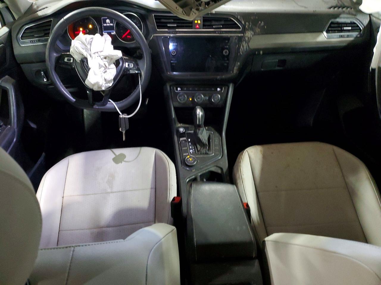 2021 VOLKSWAGEN TIGUAN SE photo 8