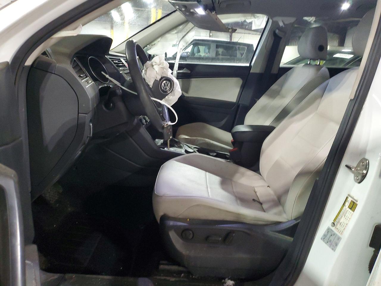 2021 VOLKSWAGEN TIGUAN SE photo 7