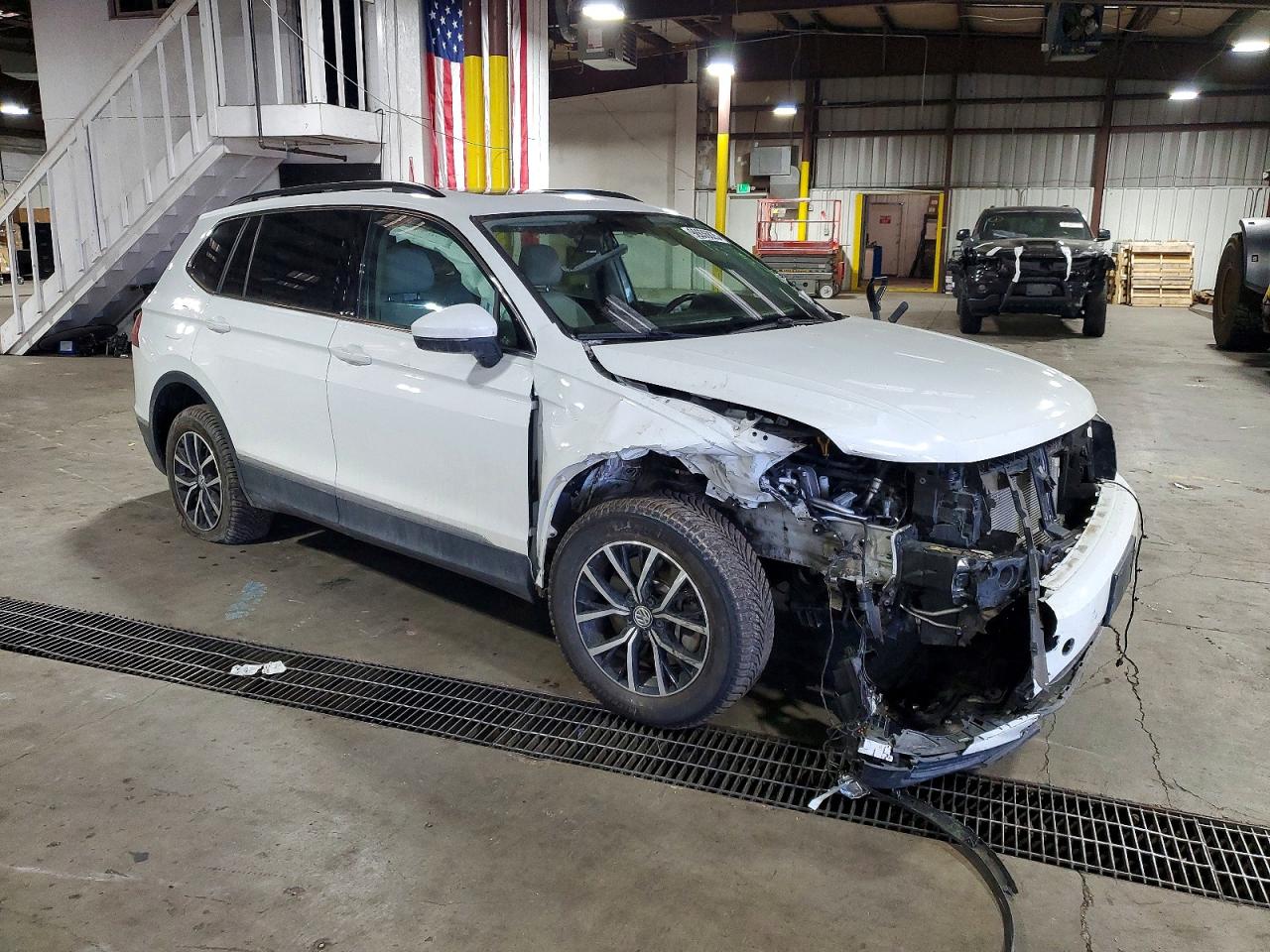 2021 VOLKSWAGEN TIGUAN SE photo 4