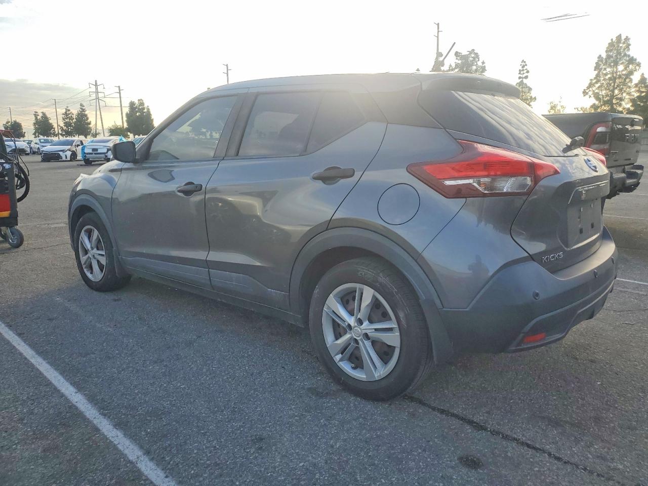 2020 NISSAN KICKS S photo 2