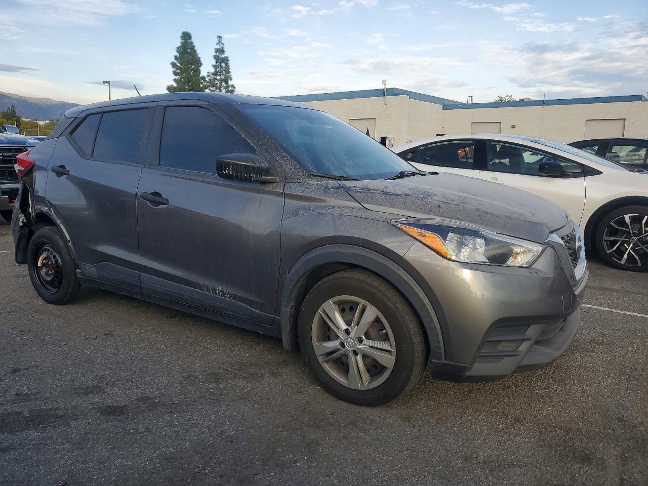 2020 NISSAN KICKS S photo 4