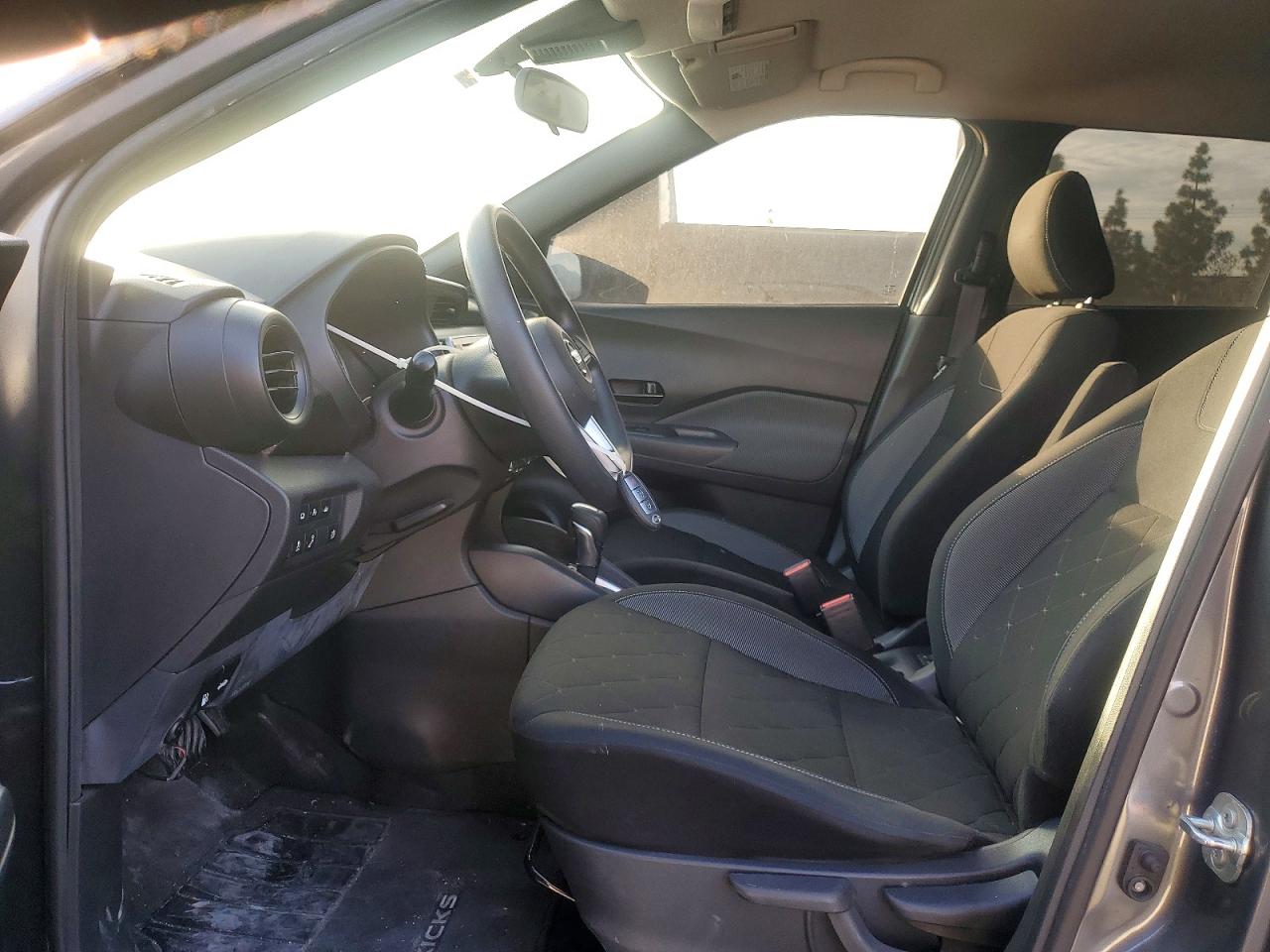 2020 NISSAN KICKS S photo 7