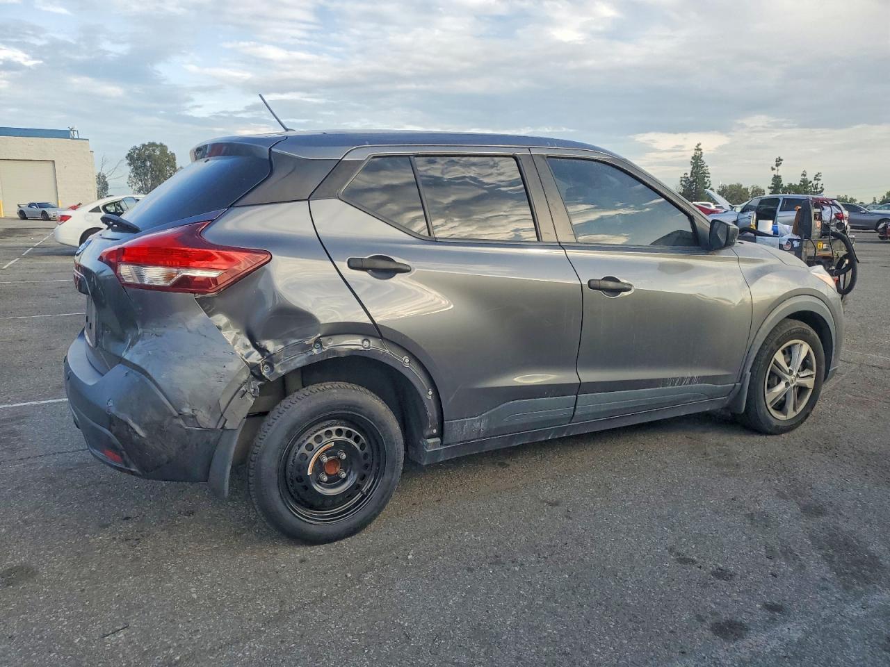 2020 NISSAN KICKS S photo 3