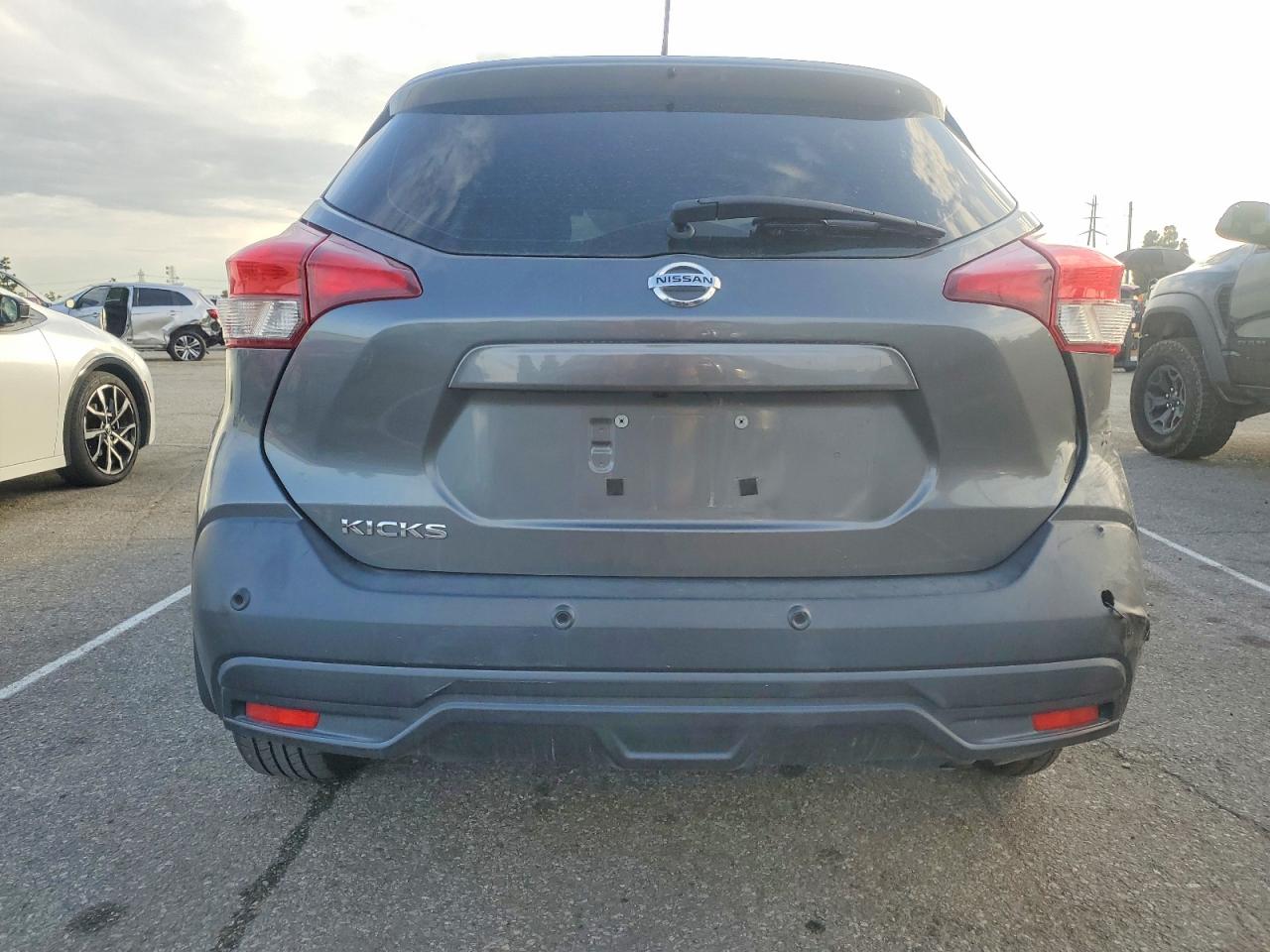 2020 NISSAN KICKS S photo 6