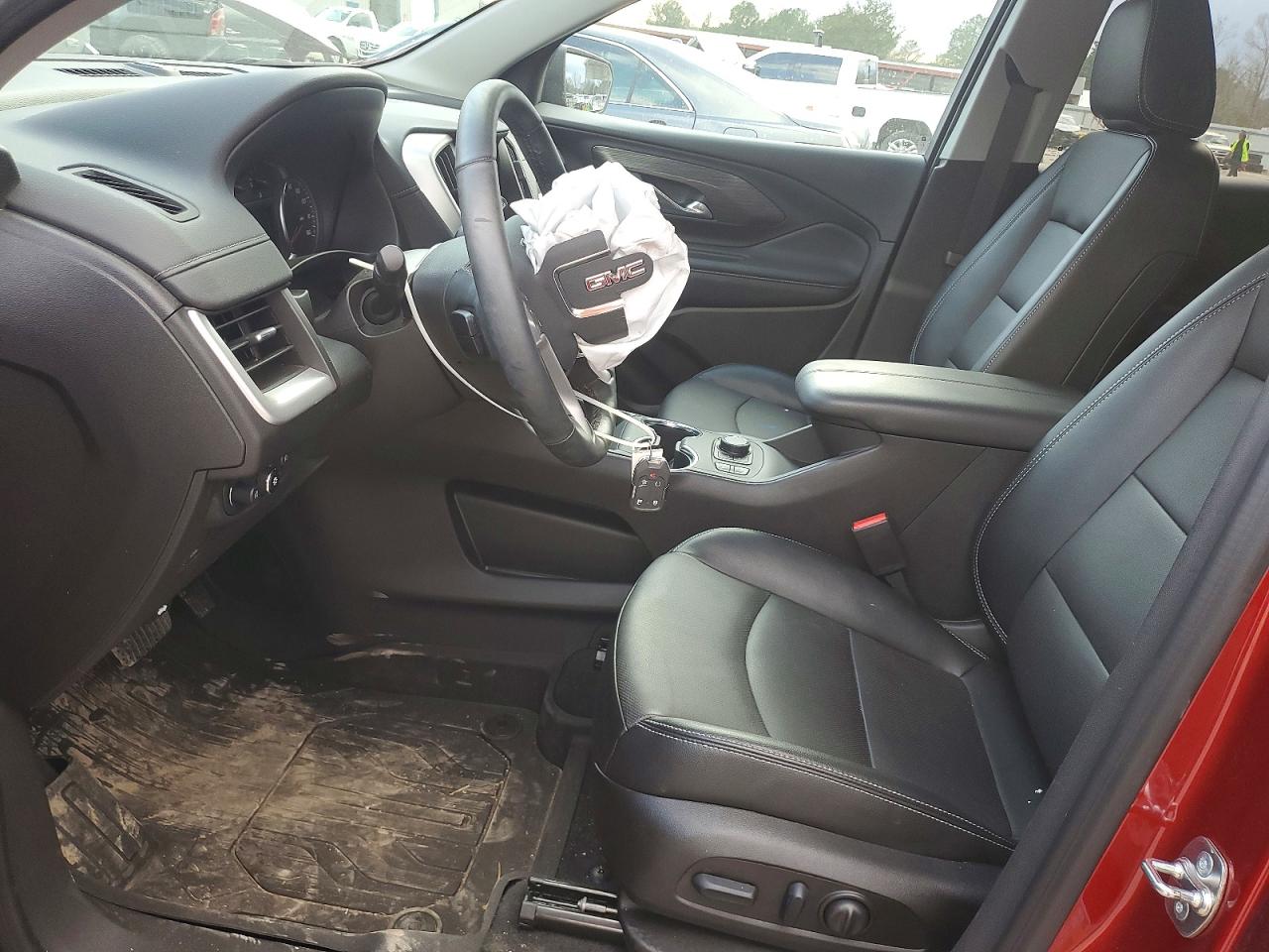 2024 GMC TERRAIN SLT photo 7