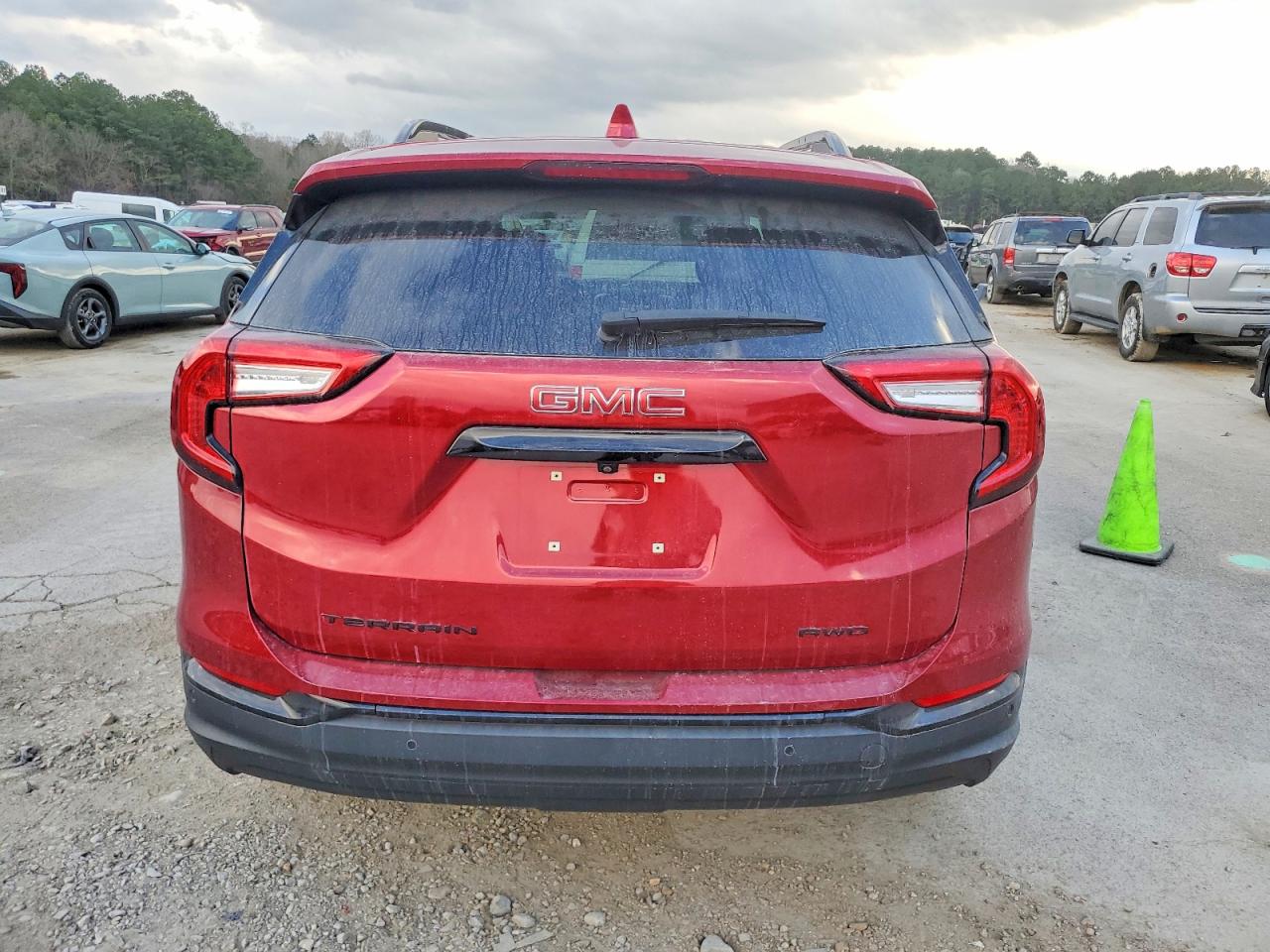 2024 GMC TERRAIN SLT photo 6