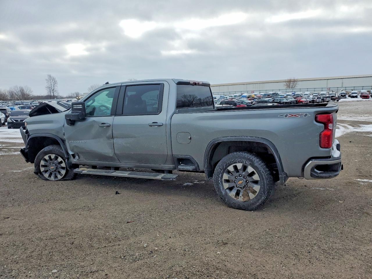 2024 CHEVROLET SILVERADO K2500 HEAVY DUTY LT photo 2
