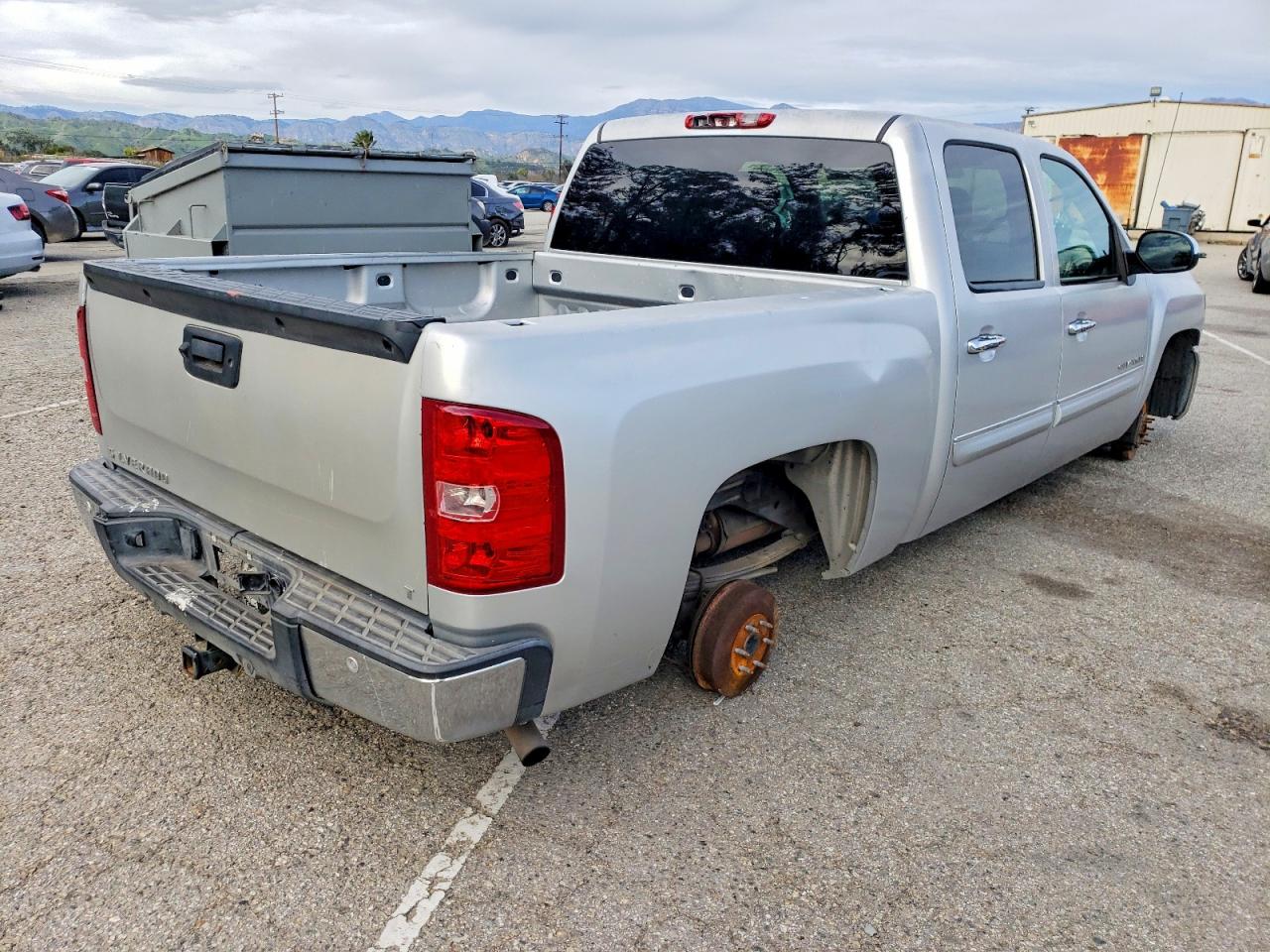 2013 CHEVROLET SILVERADO C1500 LT photo 3