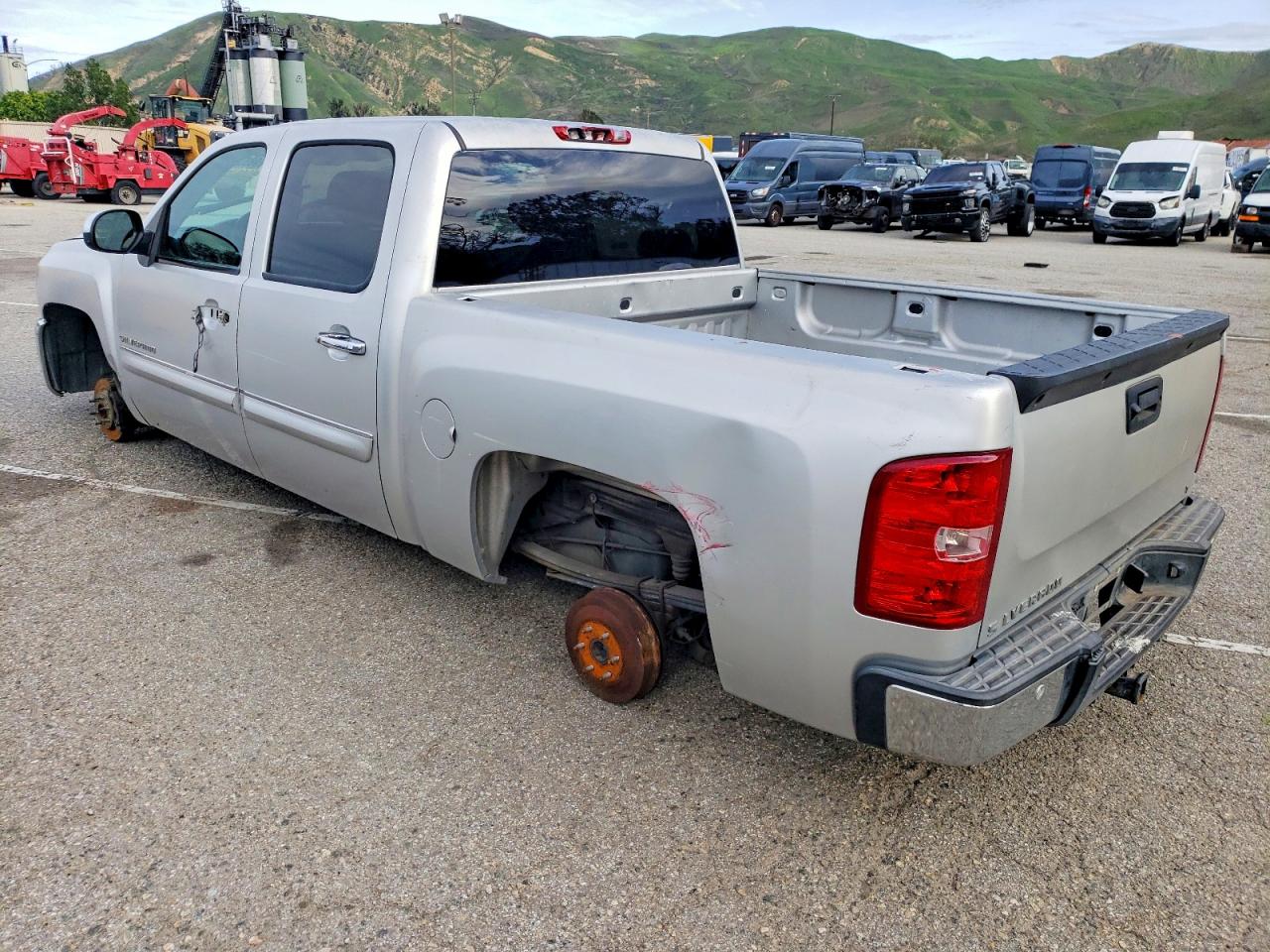 2013 CHEVROLET SILVERADO C1500 LT photo 2
