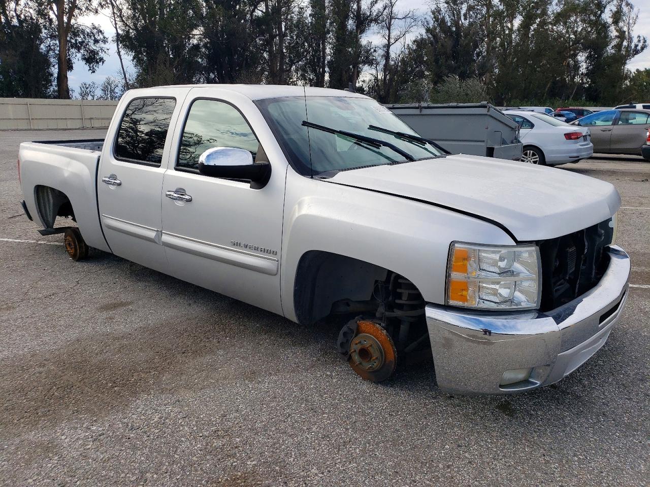 2013 CHEVROLET SILVERADO C1500 LT photo 4